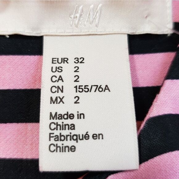 🔺️H&M Pink & Black Striped Asymmetric Hemline Rayon Blouse Size 2 - Picture 11 of 13